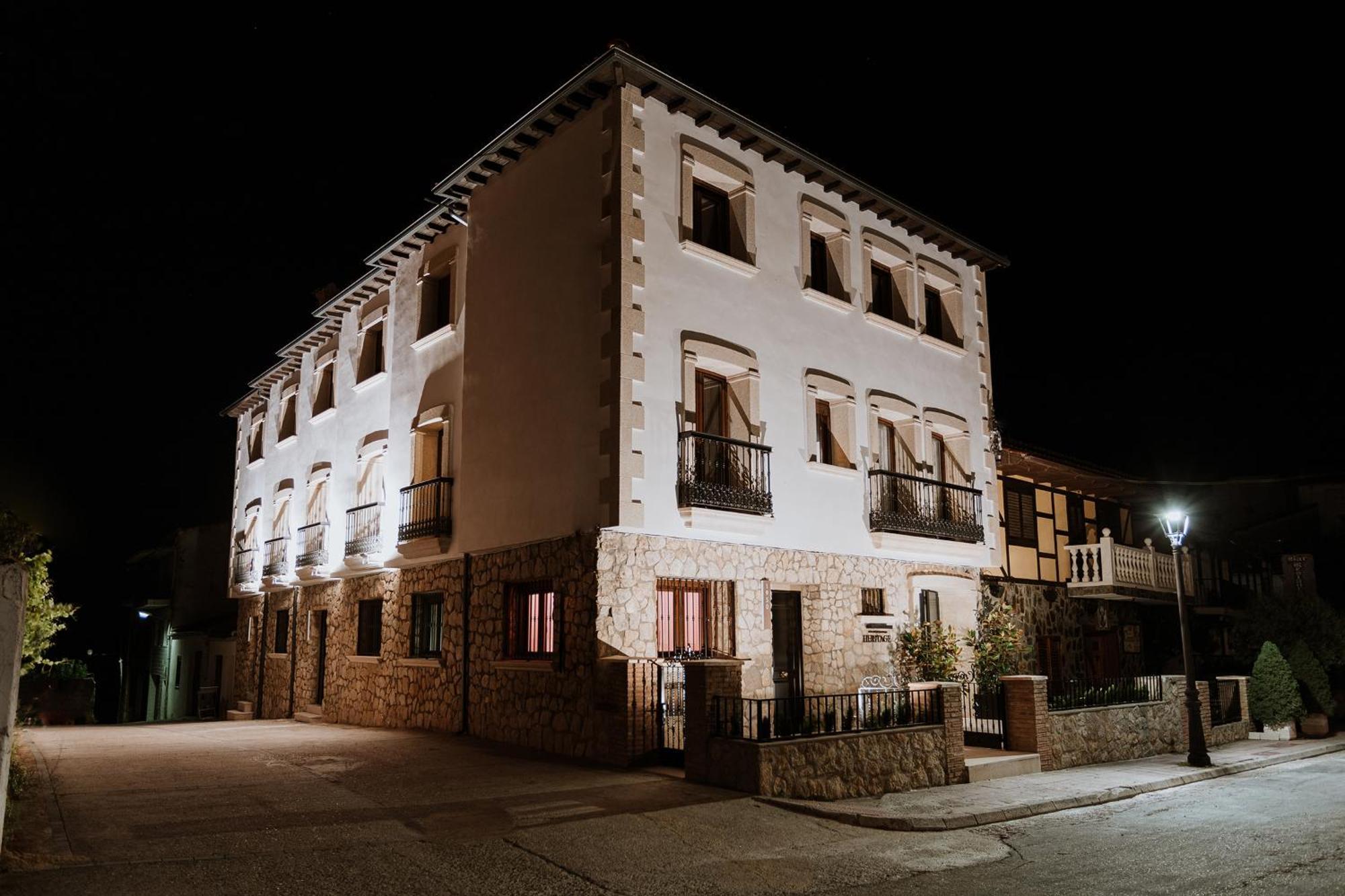 Apartamentos Boutique Heritage San Martin De Trevejo Luaran gambar